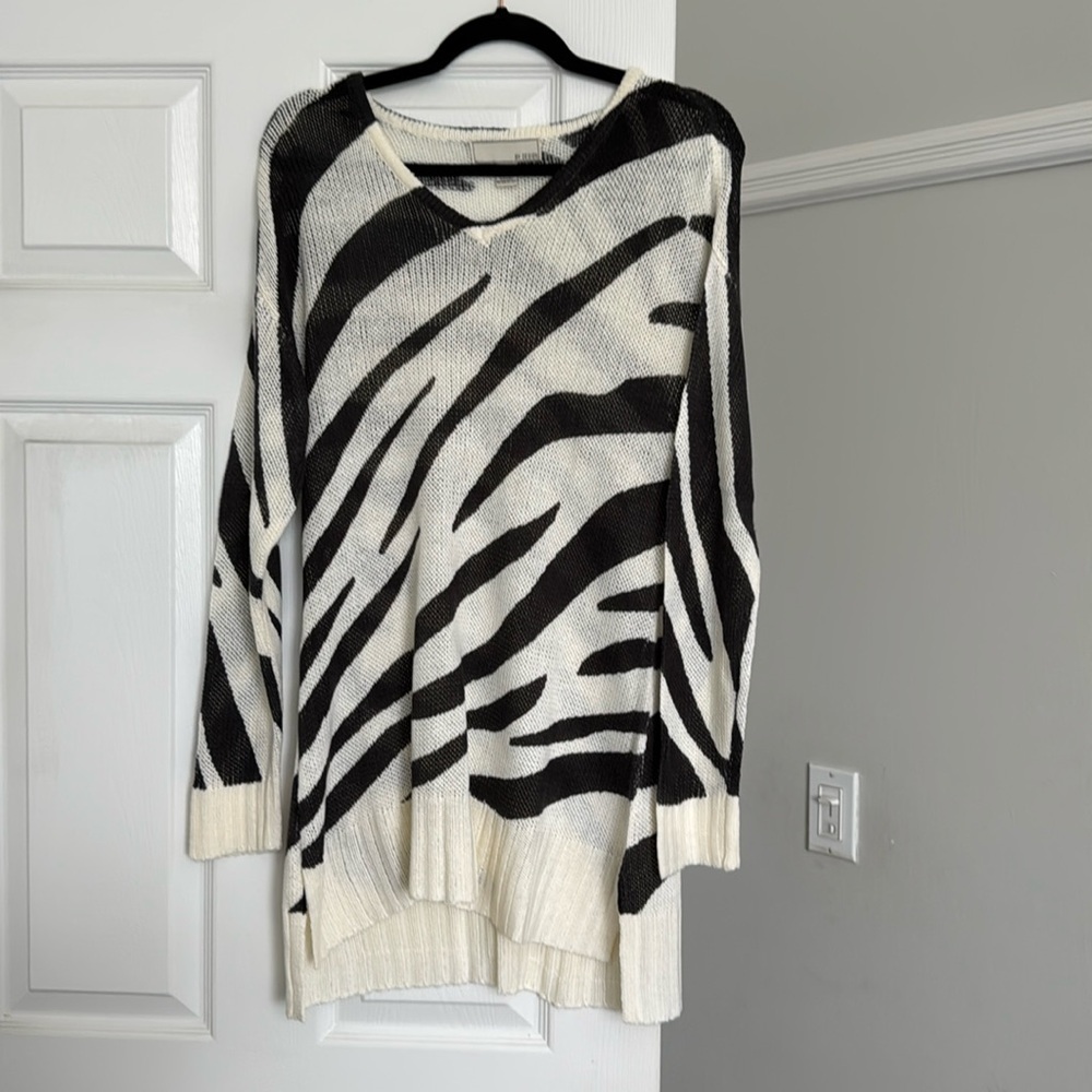 Love By Design Lightweight Black & Ivory Sweater